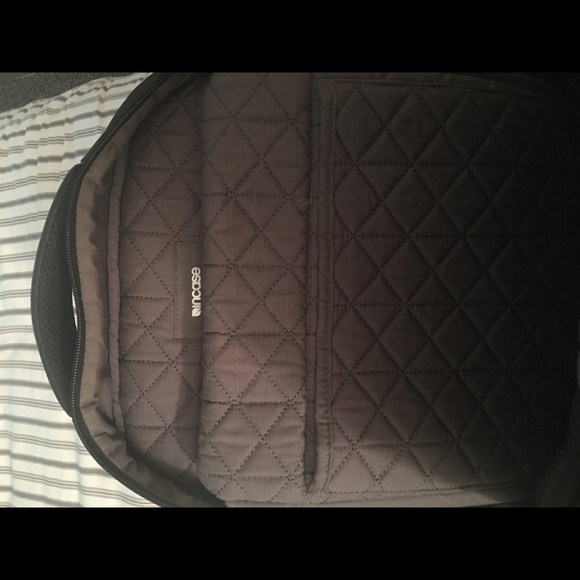 Incase Laptop Backpack - Picture 7 of 8